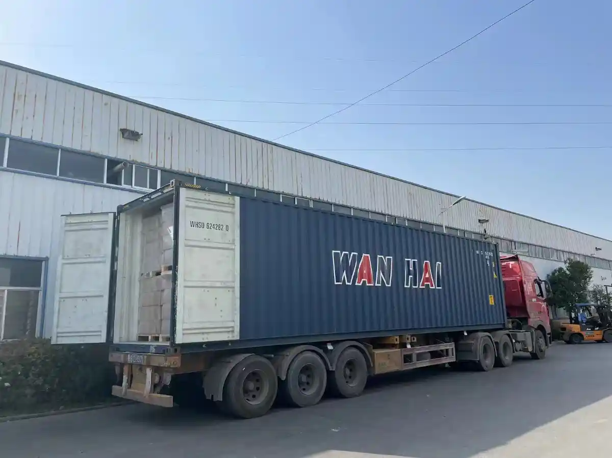 Glass bottles being shipped from OneGlass warehouse