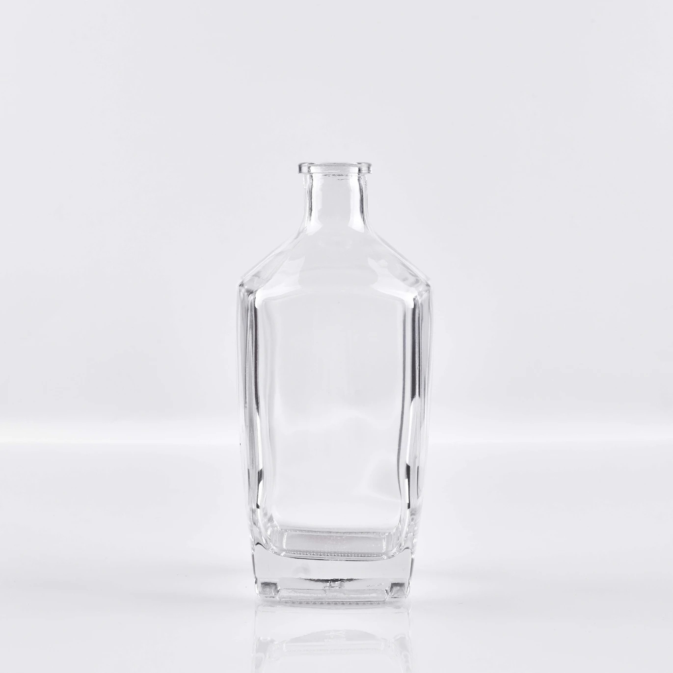 620ml Square Glass Bottle - Premium Spirits Design