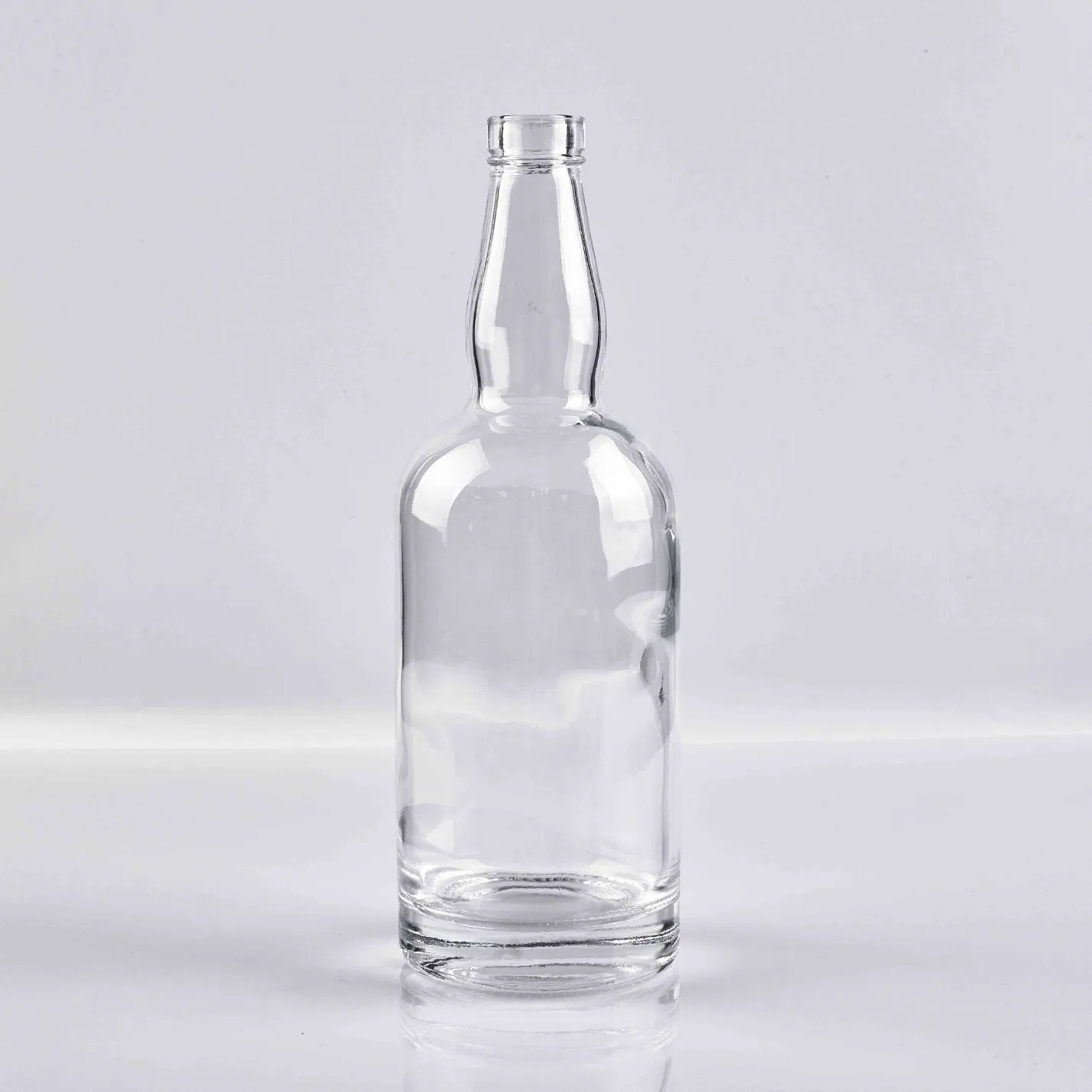 700ml Classic Whiskey Glass Bottle - Timeless Design