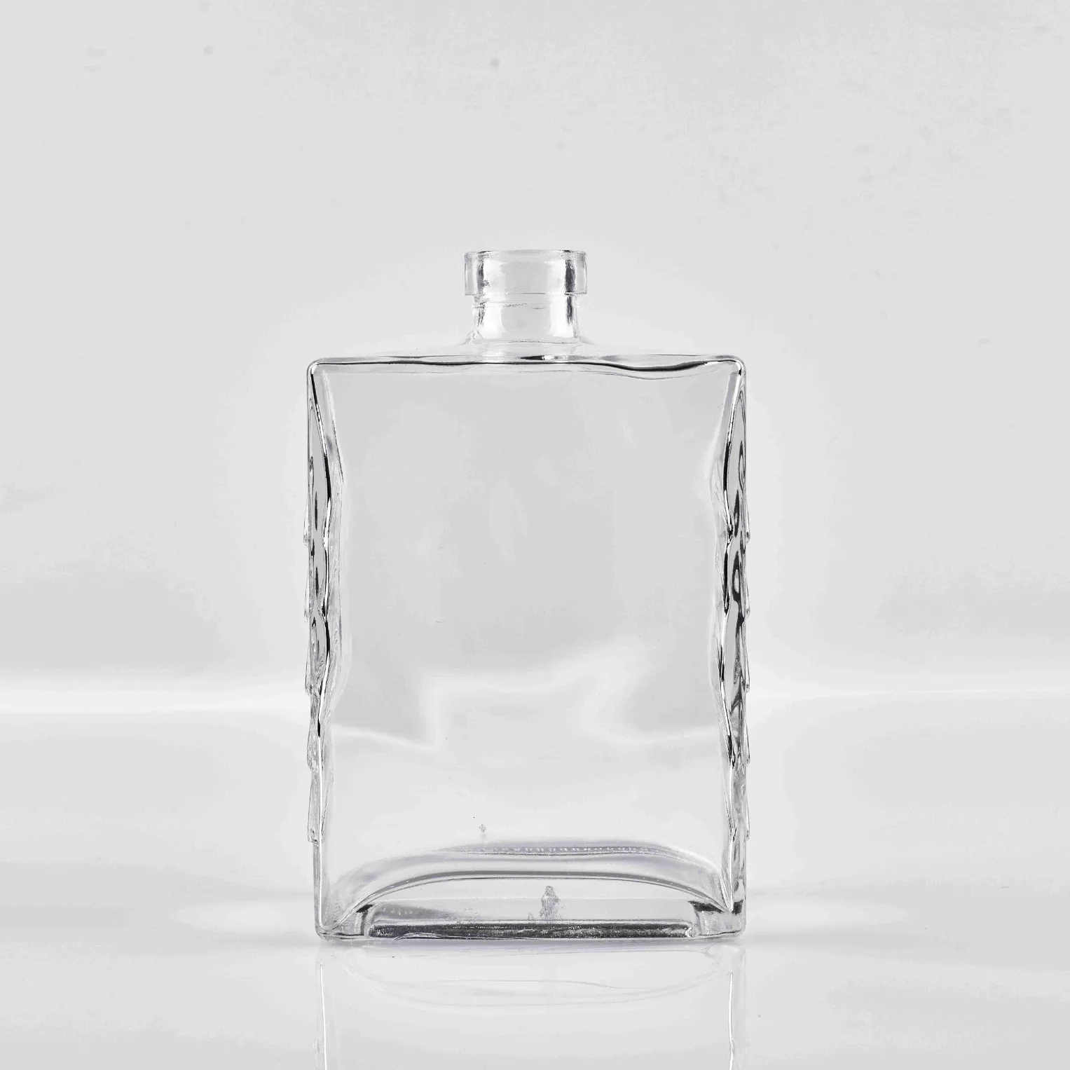 700ml Square Glass Bottle - Premium Spirits Design