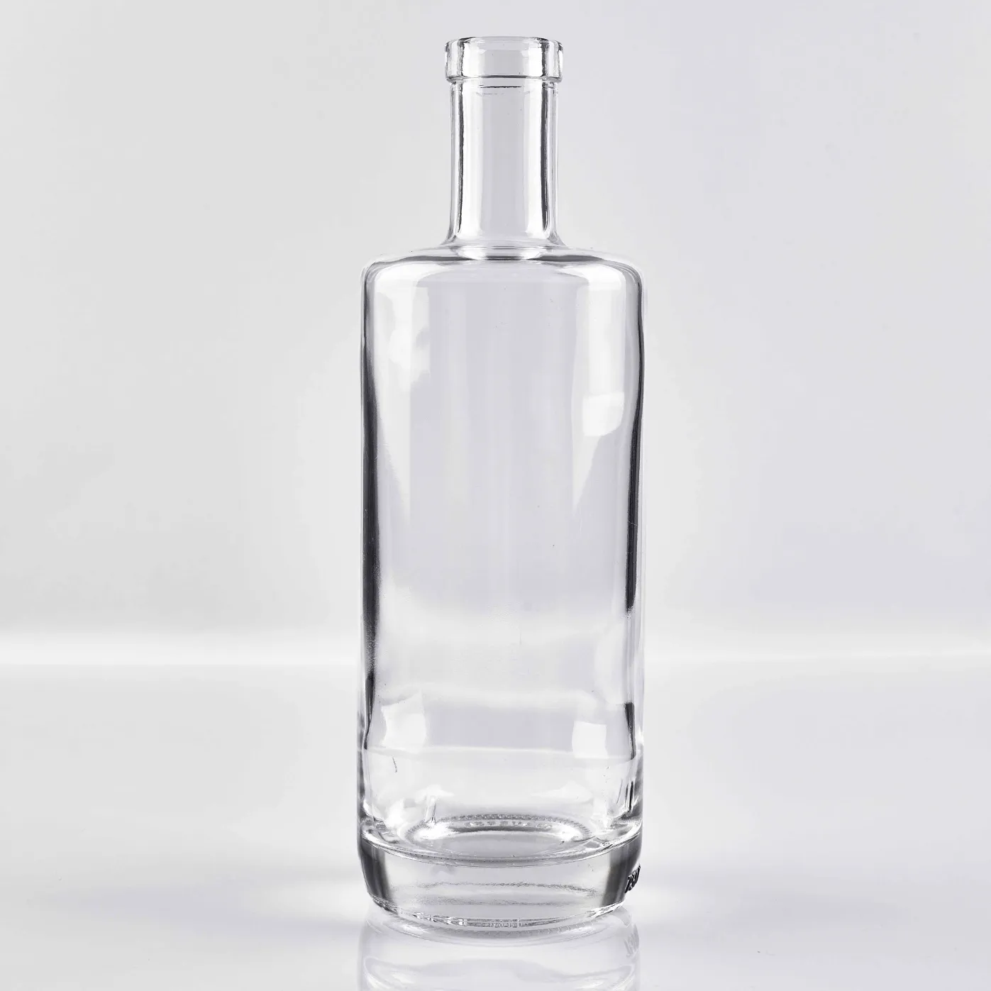 750ml Minimalist Round Glass Bottle - Premium Spirits Design
